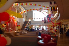 Helium-filled-latex-string-of-pearls-balloon-arch-woodruff-arts-center
