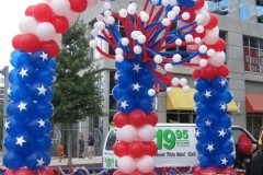 Patriotic-balloon-arch-and-colunm-4th-of-July-parade-float-decor