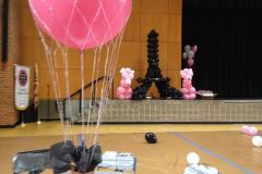 Paris-themed-centerpiece-hot-air-balloon-centerpiece