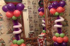 Whacky-birthday-centerpiece-balloon-quads-with-squiggles-and-feather-boa