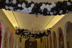 Balloon-drop-New-Years-Eve-black-and-white-balloons