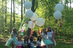 Photoshoot-helium-filled-large-round-balloons-with-paper-tassels
