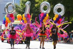 Q100-pride-parade-balloon-backpacks-mini-column-with-number-topper