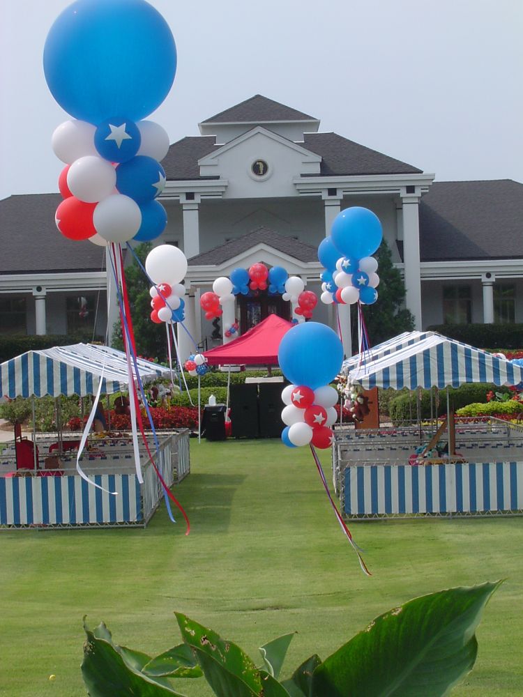 Patriotic-floating-mini-columns-with-large-round-topper-and-ribbon-streamers